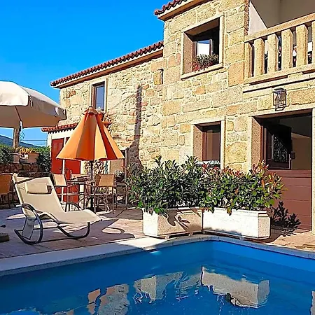 Pedras Vellas Hotell 3*